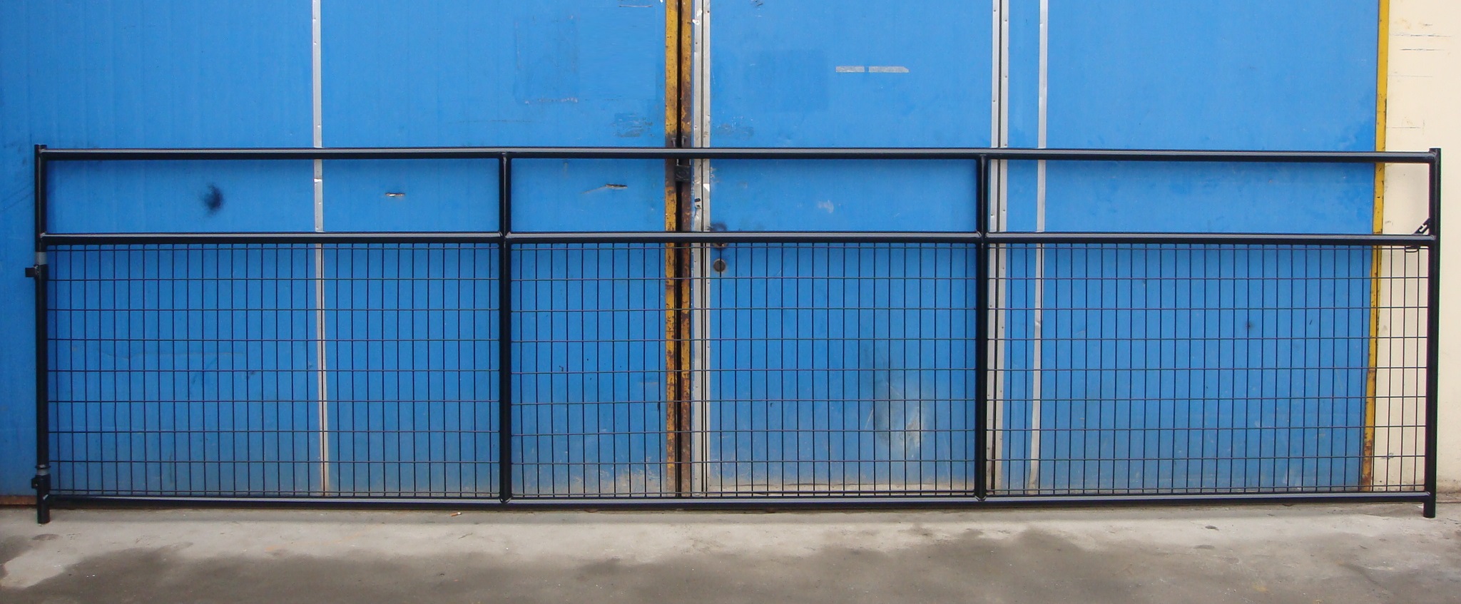 Square Corner Mesh Gate 16'(188